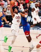 贾勒特·阿伦奋力保护下这