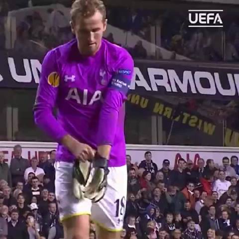 拜仁门将伤缺欧冠引替补启用 樊振东转会德甲引