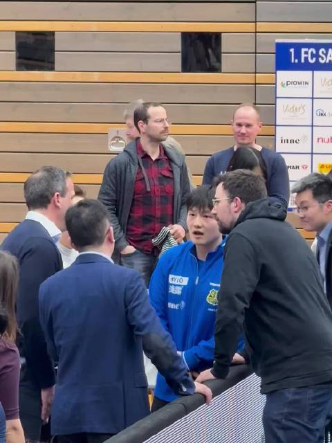 拜仁门将伤缺欧冠引替补启用 樊振东转会德甲引