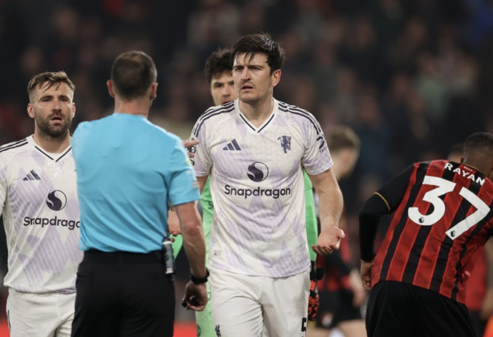 曼联客场战平伯恩茅斯 裁判判罚引争议