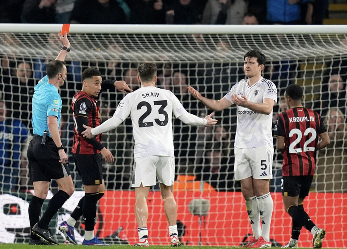 曼联客场战平伯恩茅斯 裁判判罚引争议