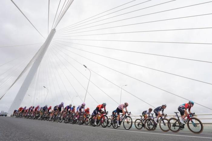 环崇明岛女子世巡赛第二赛段上演激烈角逐 米琳