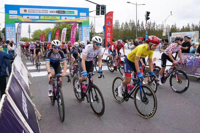 环崇明岛女子世巡赛第二赛段上演激烈角逐 米琳