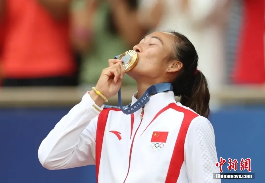 郑钦文澳网首战告捷开启新赛季开门红，坦言压