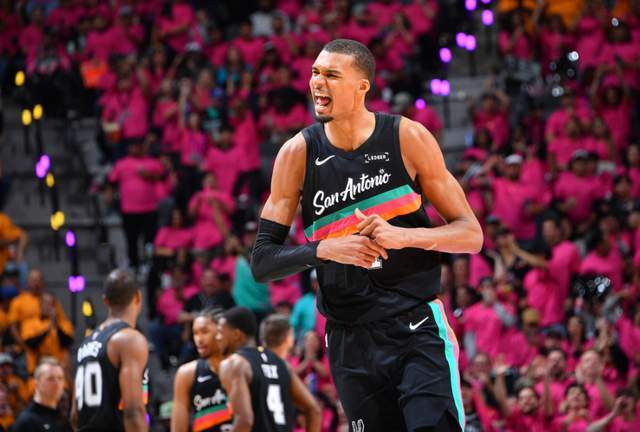 维克托·文班亚马全票当选历史首位DPOY马刺防守