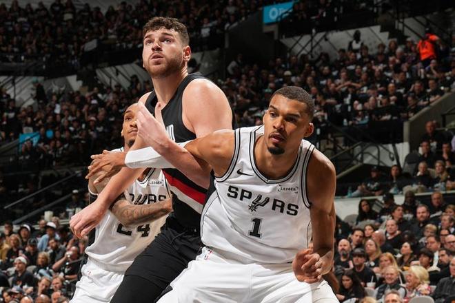 文班亚马伤退开拓者掀翻马刺系列赛1-1