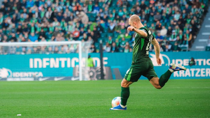 狼堡主场逼平门兴积分榜紧咬保级区